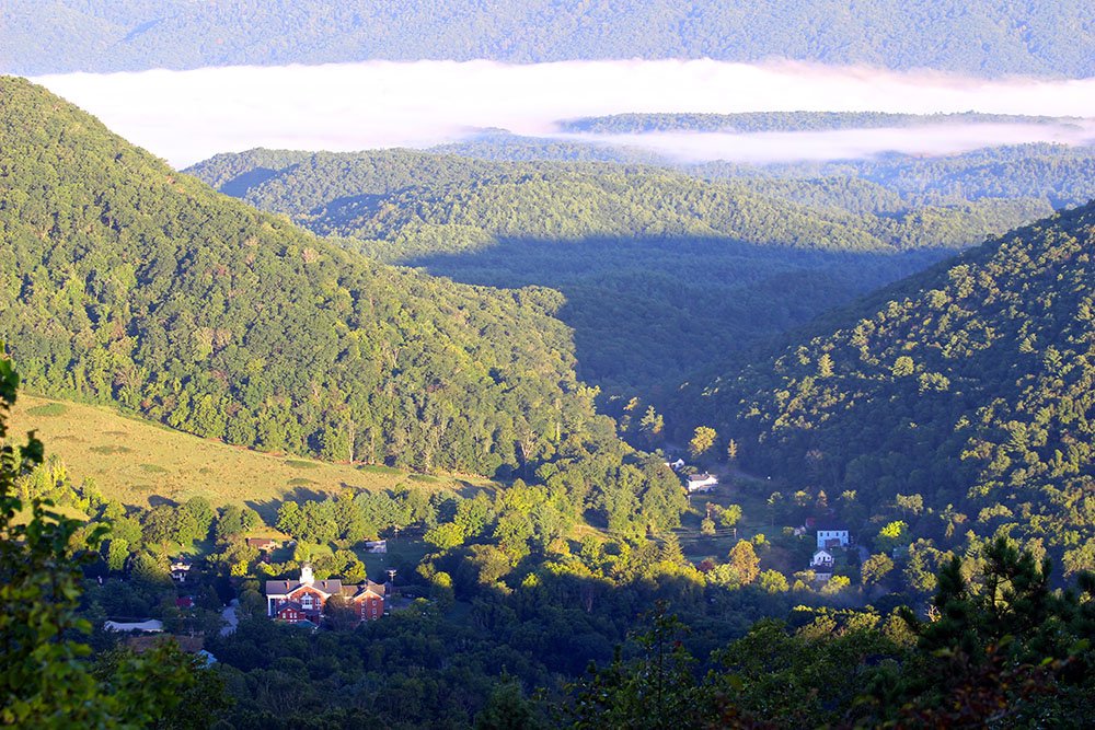 MysticBubba's tweet photo. A view worth setting the alarm for 0-Dark:30. Looking west from Flag Rock @Nature_VA's Warm Springs Mountain Preserve in Bath County, Virginia. #VAoutdoors https://t.co/MOx5WMEnXG