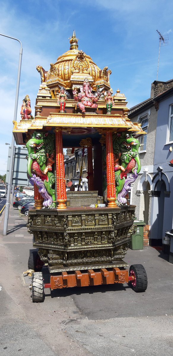 India in Chingford Road E17! @JoCliftConsults <a href="/e17guitar/">chris@stunningmusic.com</a>