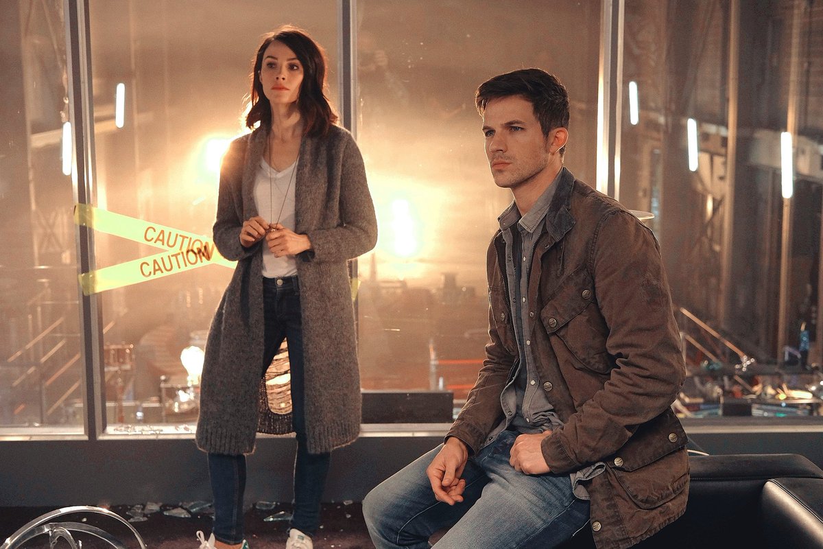 Сериал вне времени 2020. Вне времени фильм 2016. Кино вне времени 2014. Вне времени значение. Вне времени (2015).