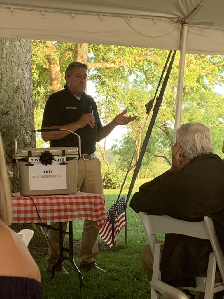 DeweyMann309's tweet photo. Nice weather, and fantastic event at #RichardsFarm in #PickawayCo. #FarmtoPlate with keynote @ScottShearer95. #TeaysValleyFFA @Westfall_FFA @LoganElm_FFA https://t.co/EH507tBTFH