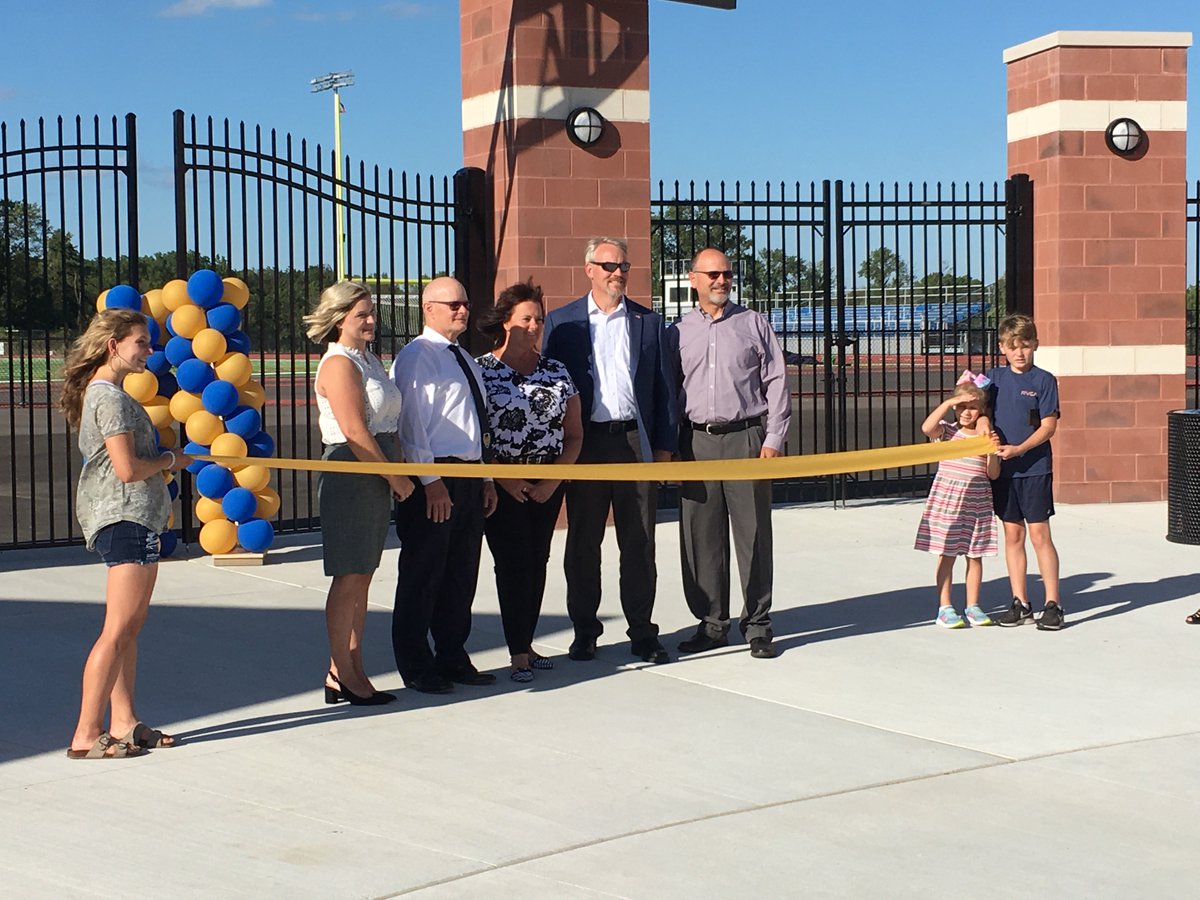 pta_tms's tweet photo. Beautiful evening for the Athletic Stadium Grand-Opening!!! Many thanks to all that made it possible!!! Check it out tomorrow night.... first home Football game!!! 🏈💙💛 https://t.co/h3PQsZim6I