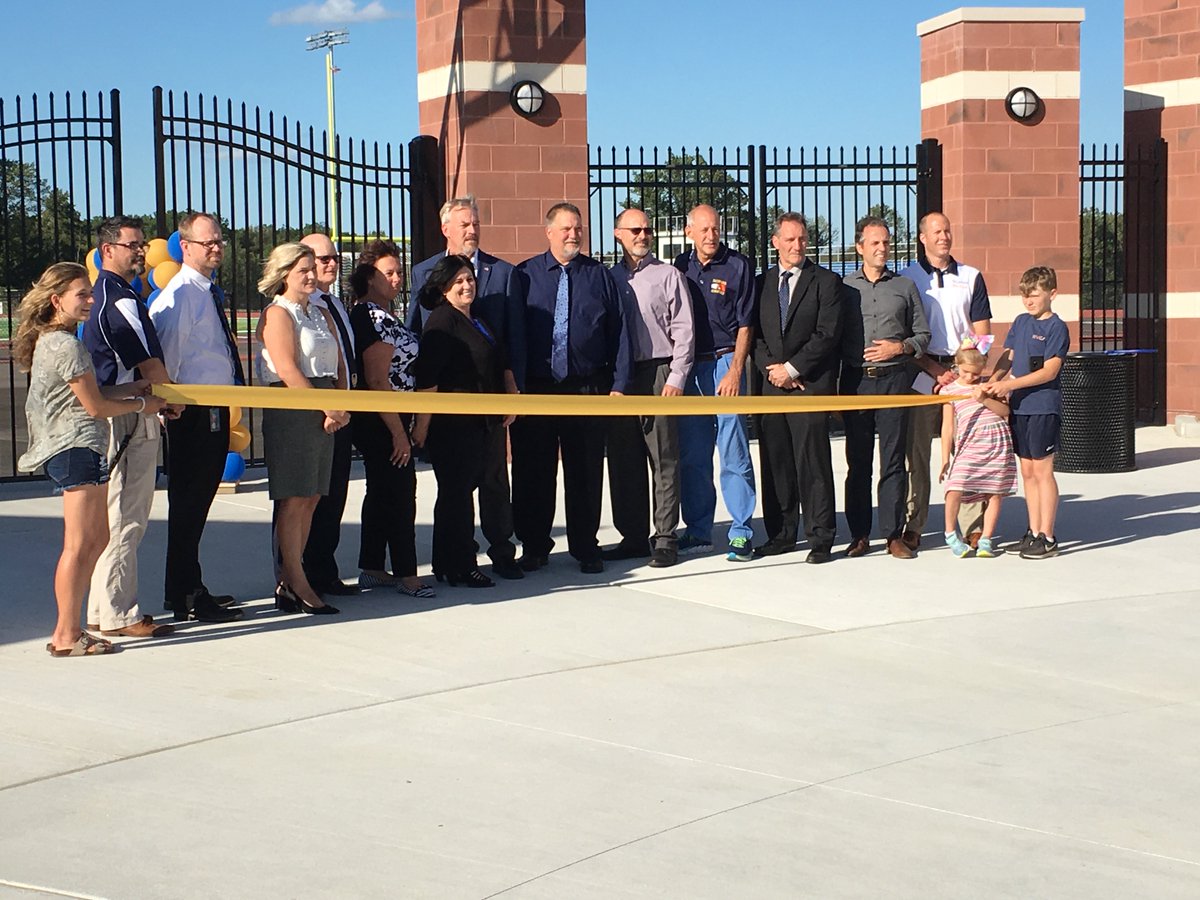 pta_tms's tweet photo. Beautiful evening for the Athletic Stadium Grand-Opening!!! Many thanks to all that made it possible!!! Check it out tomorrow night.... first home Football game!!! 🏈💙💛 https://t.co/h3PQsZim6I