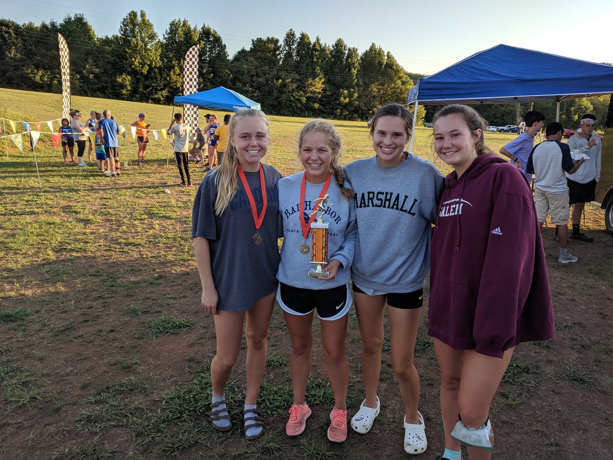 SalemSpartansXC's tweet photo. Boys and Girls both placed third in their respective races. https://t.co/QYbtUdb1Xn