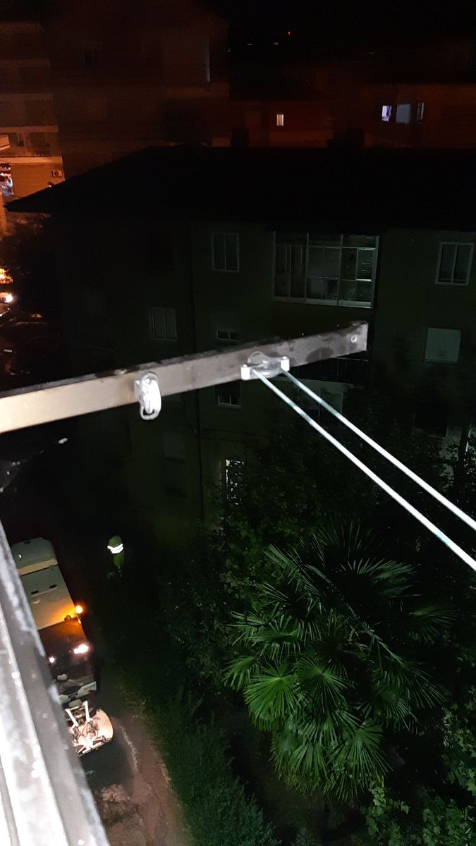 1.18 una Kärcher más un camión debajo de la ventana a todo gas , <a href="/OurenseConcello/">Concello de Ourense</a> lo veis normal? <a href="/LaRegion/">La Región</a>