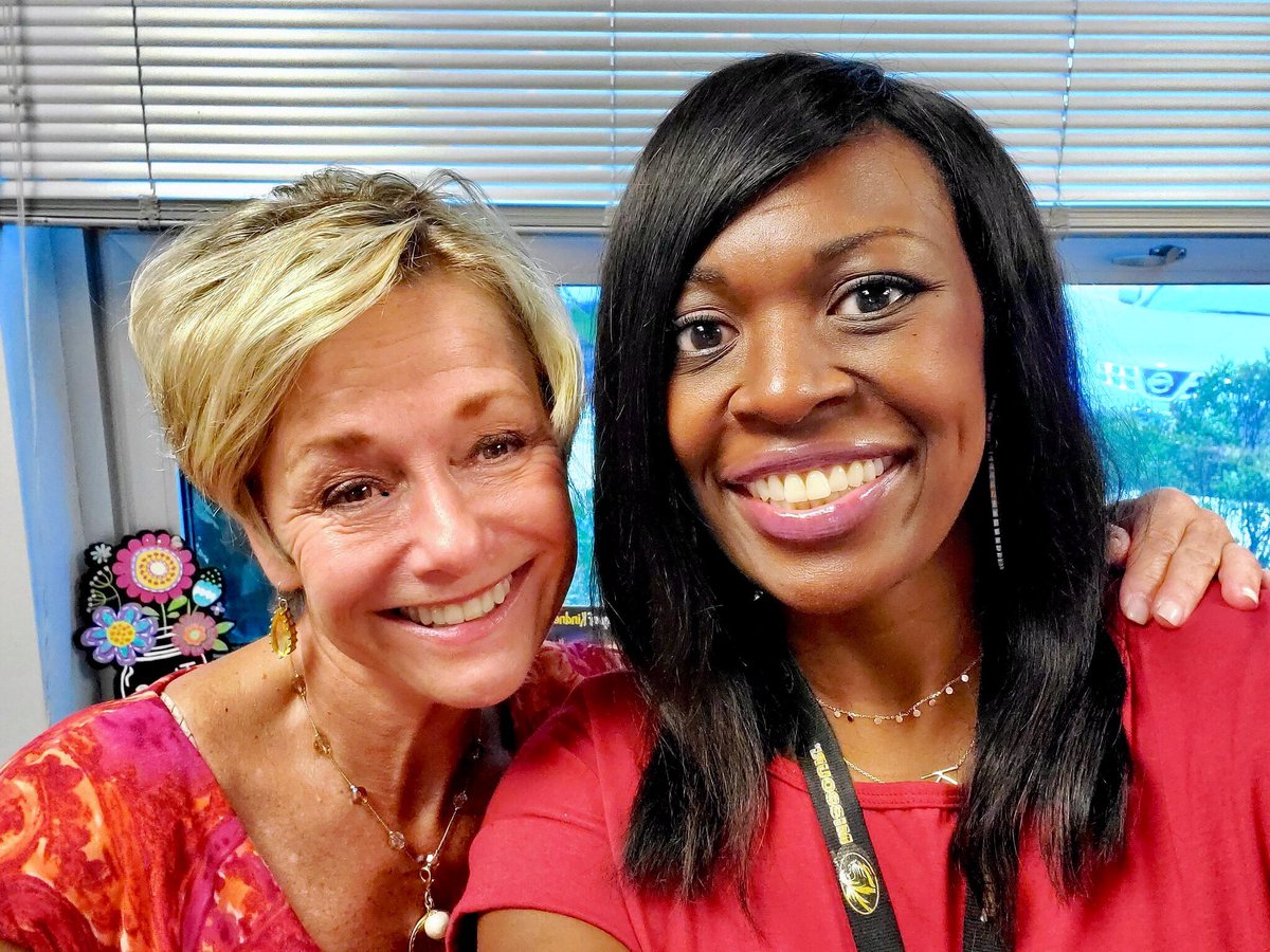 Surprising <a href="/Dr_TParker/">Dr. Parker</a> this afternoon filled my heart &amp; soul w/ lots of happiness! #GreatWay2EndMyDay