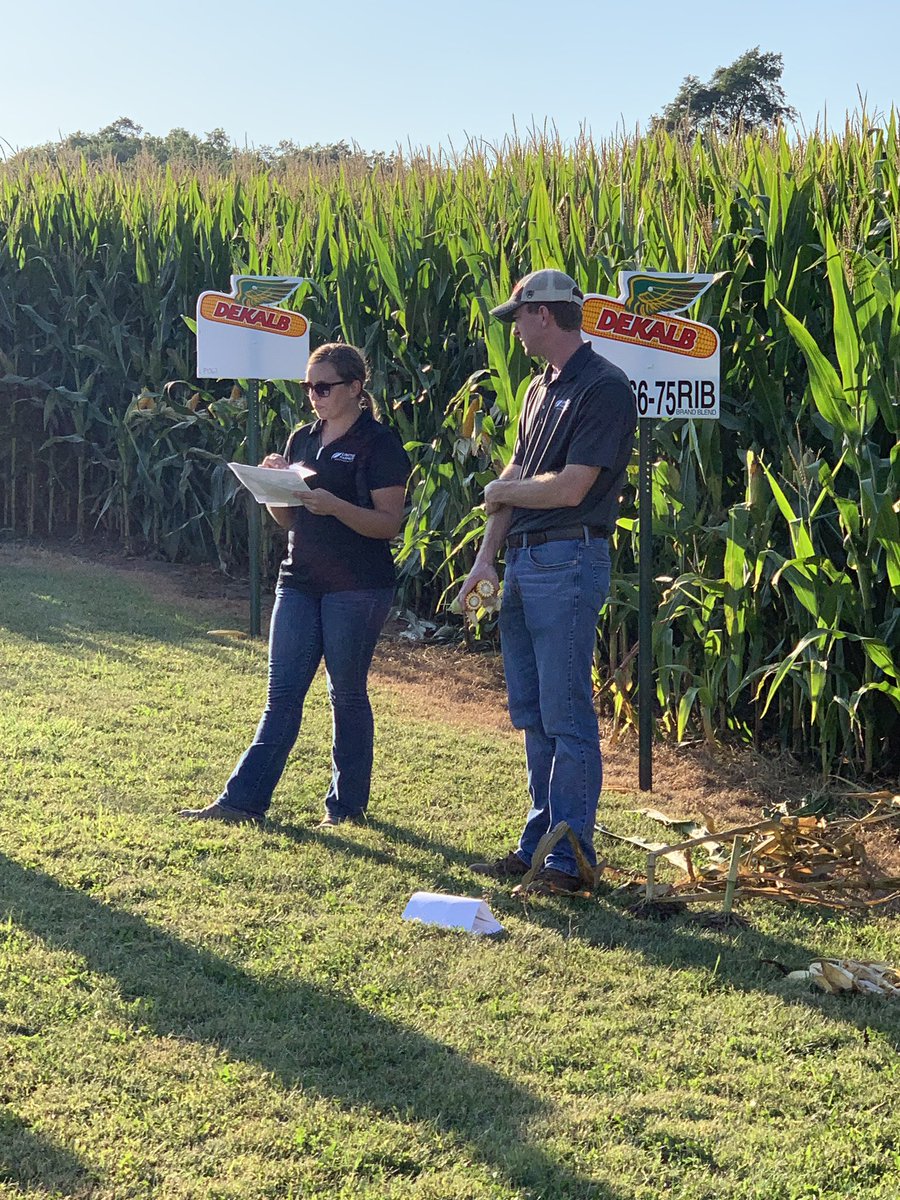 unitedfarmersc1's tweet photo. It’s a beautiful night for a plot tour! Our agronomists spend hundreds of hours per year researching and testing the seed and products to help you reach your production goals. How are your fields looking this year? #knowledgeisgrowth #growithus #feedtheworld https://t.co/GTa0ThmIhD