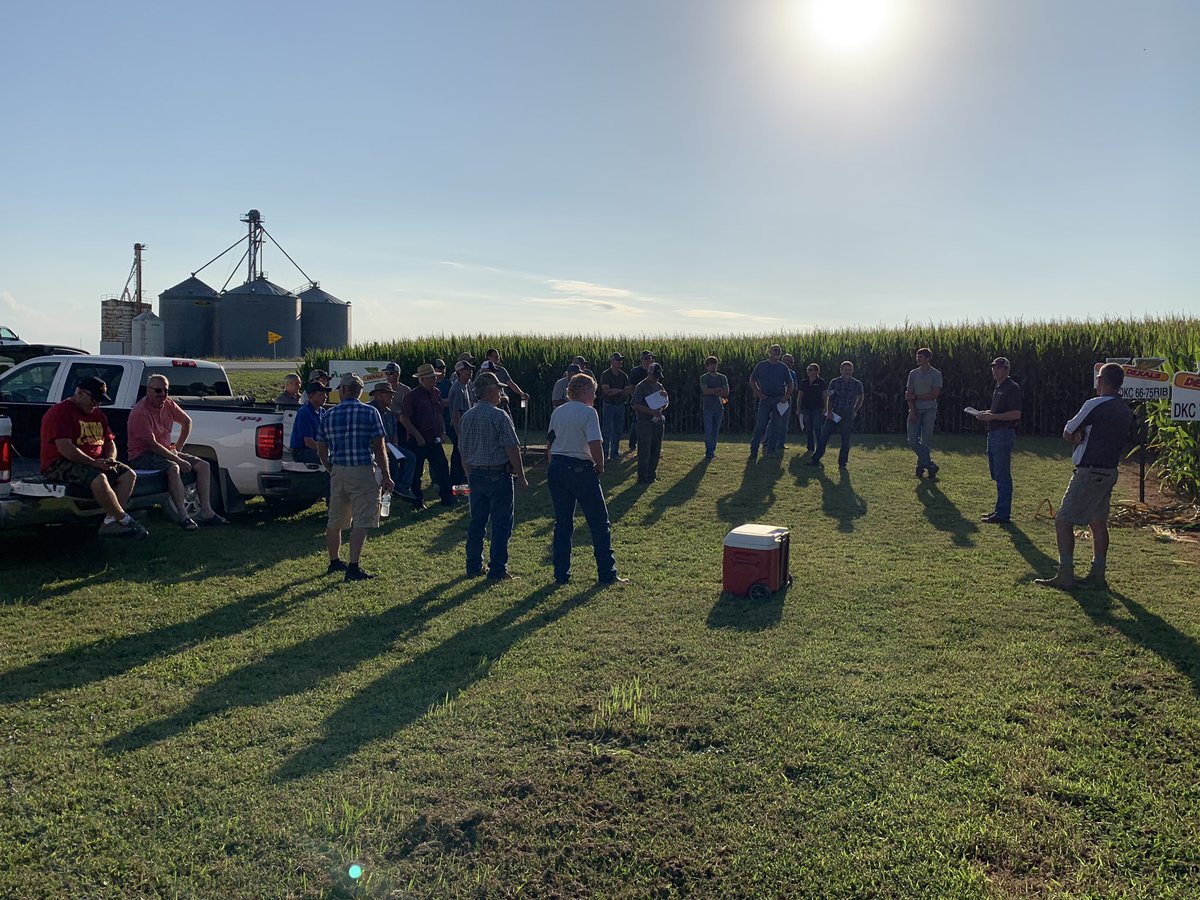 unitedfarmersc1's tweet photo. It’s a beautiful night for a plot tour! Our agronomists spend hundreds of hours per year researching and testing the seed and products to help you reach your production goals. How are your fields looking this year? #knowledgeisgrowth #growithus #feedtheworld https://t.co/GTa0ThmIhD