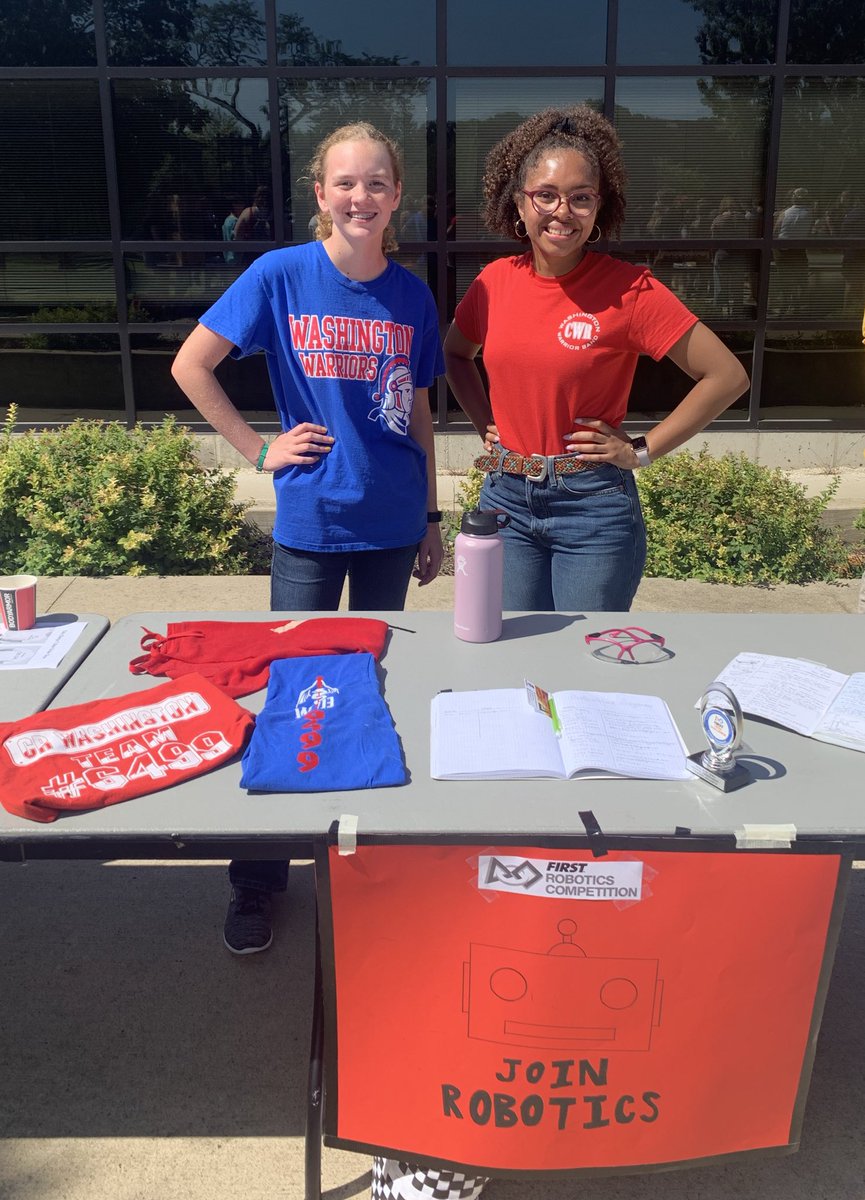 WarriorBots's tweet photo. these are this year’s robotics team captains at freshman orientation!! 
don’t miss our first meeting on Wednesday, September 4th in room 103! we’ll have treats and it’ll be lots of fun! if you have any questions, don’t be afraid to stop Mykayla Davis or Paiton Pumroy in the hall! https://t.co/vnsoE8SH8G