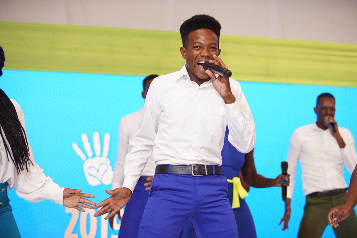 SagicorJa's tweet photo. Today @theashecompany made our scholars feel like stars with their medley dedicated to our awardees. Over 100 scholars received $13.1 Mn to assist their educational pursuits for the upcoming school year. That’s #NextLevel. #SagicorFoundation #SagicorScholars #NextLevelScholars. https://t.co/cgaGUJLpwt