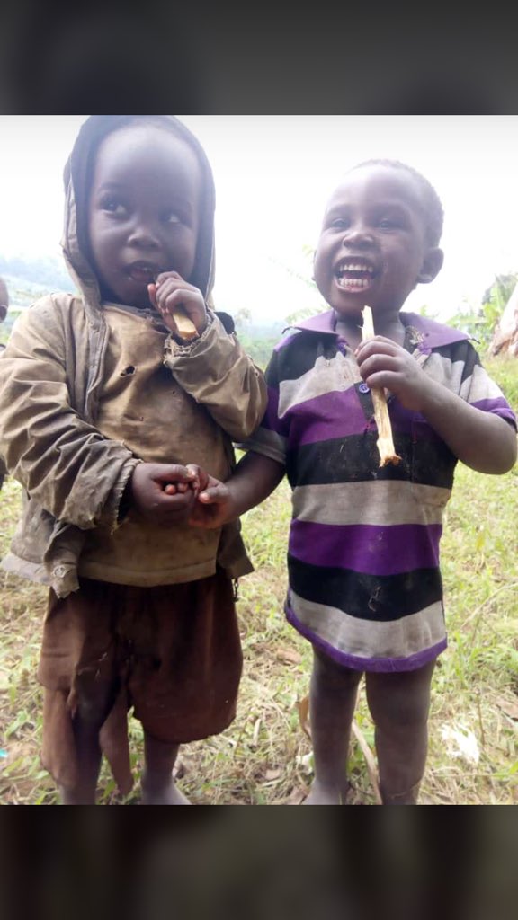 BarakaMills's tweet photo. The way we grew up, no internet, no fake friends, no sickness , I mean life was sooo easy 
We could eat dust, sand and nothing could happen
I’m wondering what happened to us African?
We left our culture and now we trying to imitate each and everything from the oppresser 🤔😭😭 https://t.co/fRPjoz2wjX