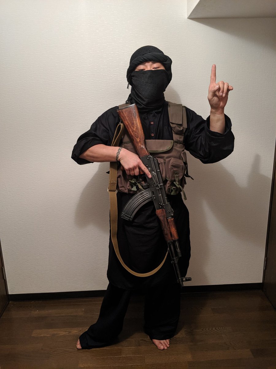 Kazuma_Kumazaki's tweet photo. クロシェットサーフで行われるMilidayの為に明日香縫製でカミース注文、初めて着用
チェストリグは地元の買取王国で¥1,400(笑)
少しは民兵っぽくなったかなー
#明日香縫製
#miliday https://t.co/dq21F6NdU5