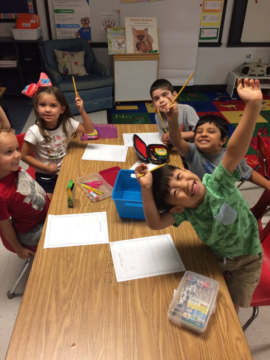 TeamCaldwell17's tweet photo. Does it sink or float? Today we made predictions, tested our guesses and loved every minute! #otterlyamazing #caldwellscommunity https://t.co/QagDpUkodC