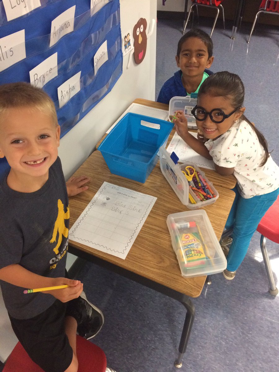 TeamCaldwell17's tweet photo. Does it sink or float? Today we made predictions, tested our guesses and loved every minute! #otterlyamazing #caldwellscommunity https://t.co/QagDpUkodC