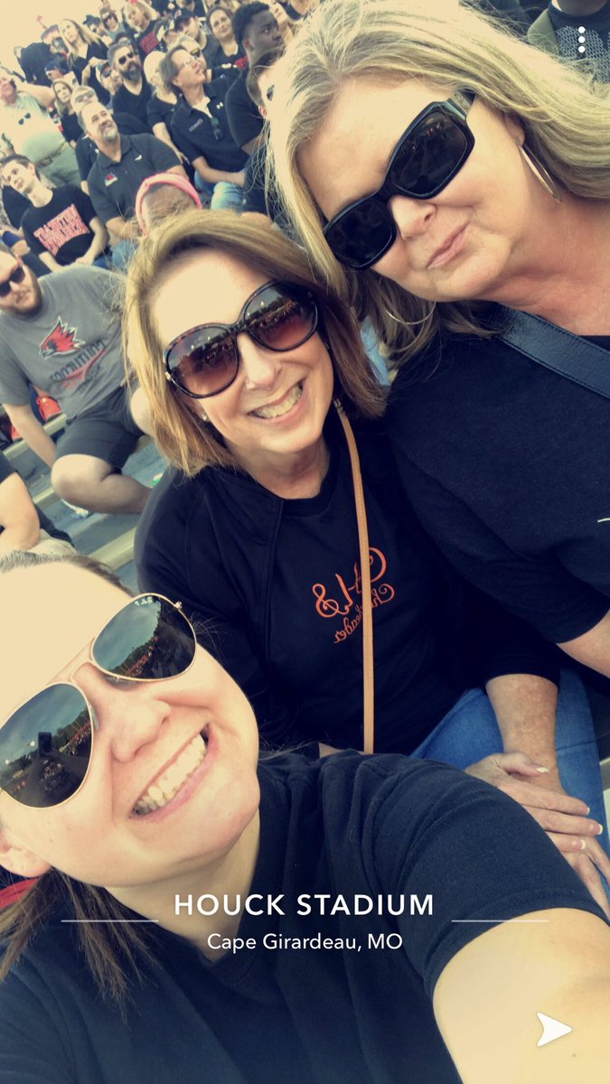 GlueckMs's tweet photo. Supporting our girls! #LetsSoar @SEMissouriState @SEMOfootball @SEMOcheer https://t.co/OaMlXz9aDX