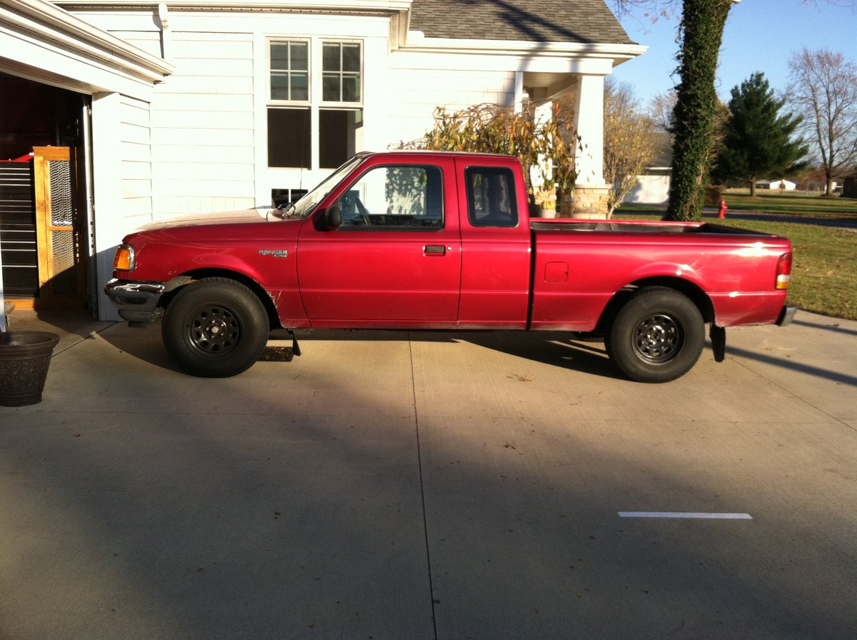 darin_schroeder's tweet photo. This sexy bastard just turned 25 and 200,000 miles. 🍻  #originalowner 
@Ford #Ranger https://t.co/EUBOK28ty3