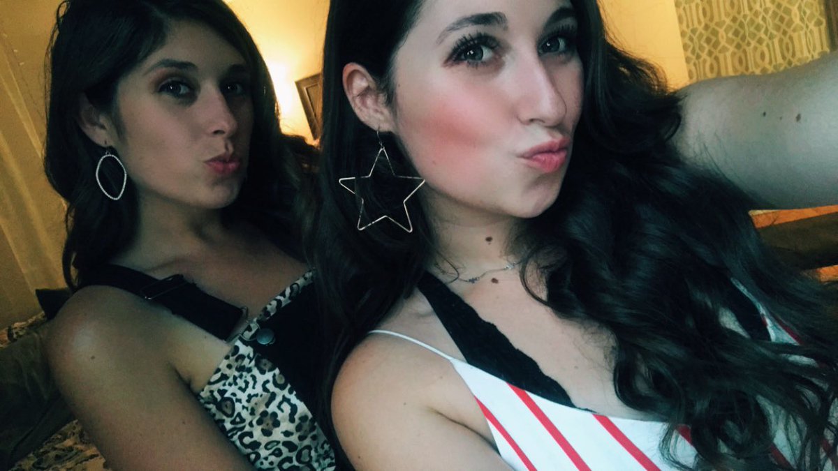 schmidtsavanna's tweet photo. omg r u guys twins https://t.co/MFUzAH0hIn