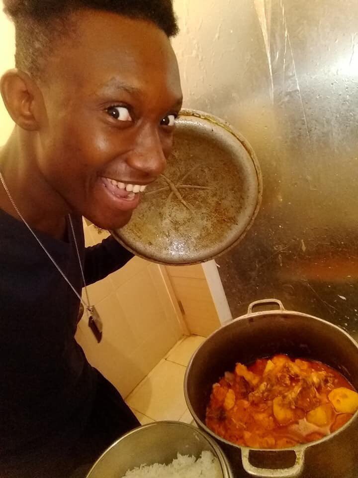 issa_Diedhiouu's tweet photo. Retweet sint’as déjà volé viande dans la marmite 😂 https://t.co/7Uhlz3gxzX