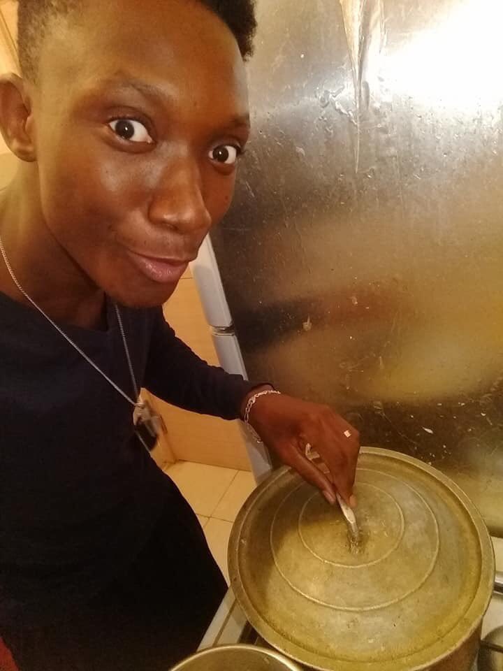 issa_Diedhiouu's tweet photo. Retweet sint’as déjà volé viande dans la marmite 😂 https://t.co/7Uhlz3gxzX