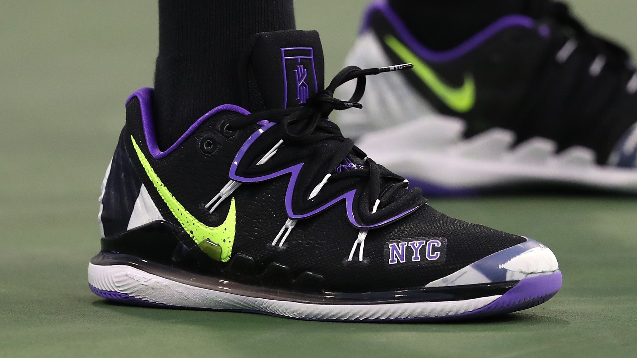 nikecourt vapor x kyrie 5