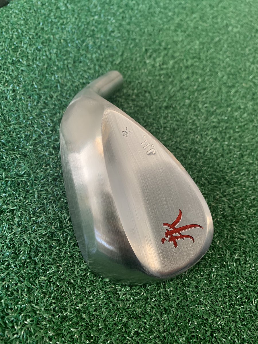 Joey3108's tweet photo. Double crescent grind requires a very steady hands and good lighting! Not too much coffee before this one for sure! #getfitted #customhandgrind #custombuild #highperformance #customwedge https://t.co/oaRI4XDQNU