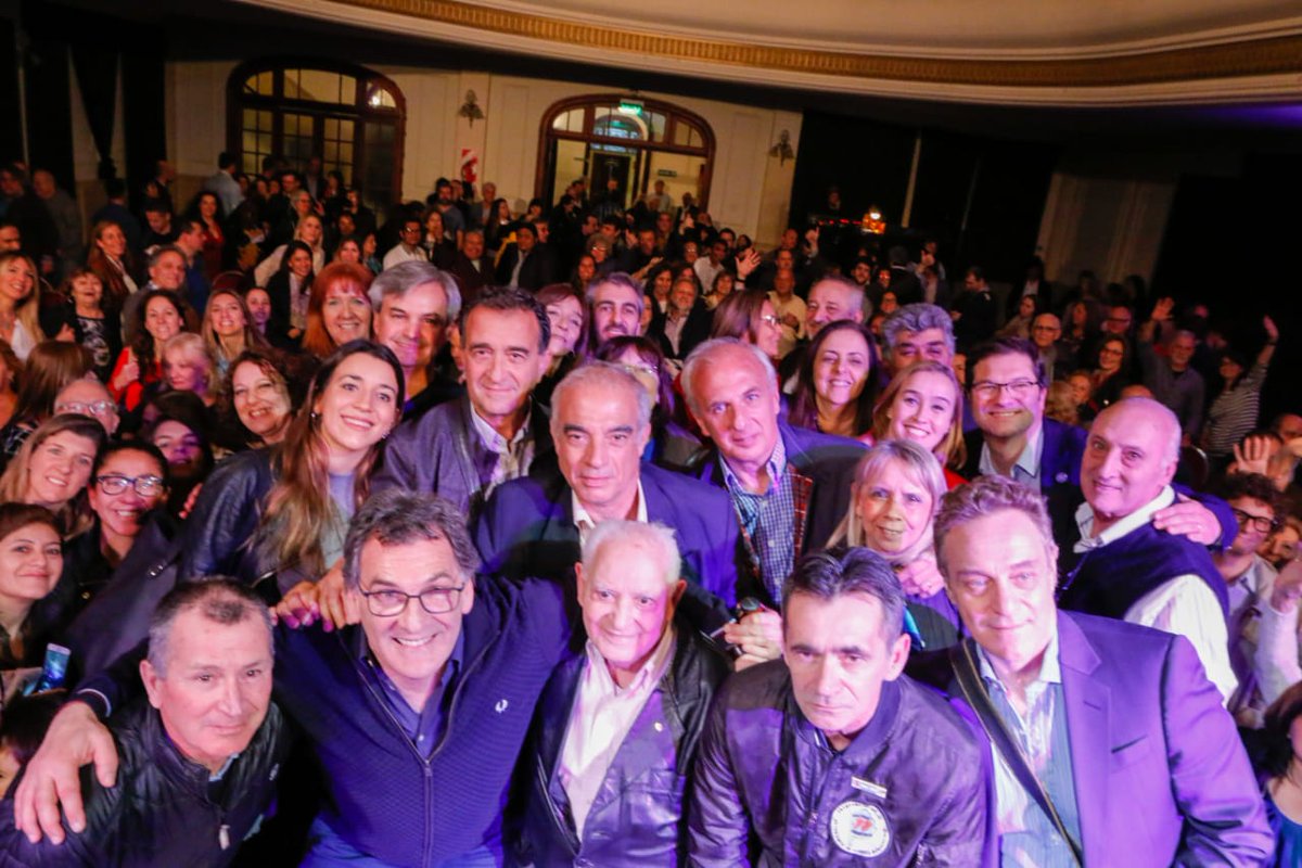clauavruj's tweet photo. Nos organizamos y nos juntamos. Para encontrarnos, para escucharnos y para mostrar nuestra fuerza. Por la #Argentina, por el futuro, por todos nosotros. Para no abandonar lo hecho, porque podemos ser mejores! Por la reelección de @mauriciomacri, vamos a juntar votos con el alma! https://t.co/Iu0gcUX87J