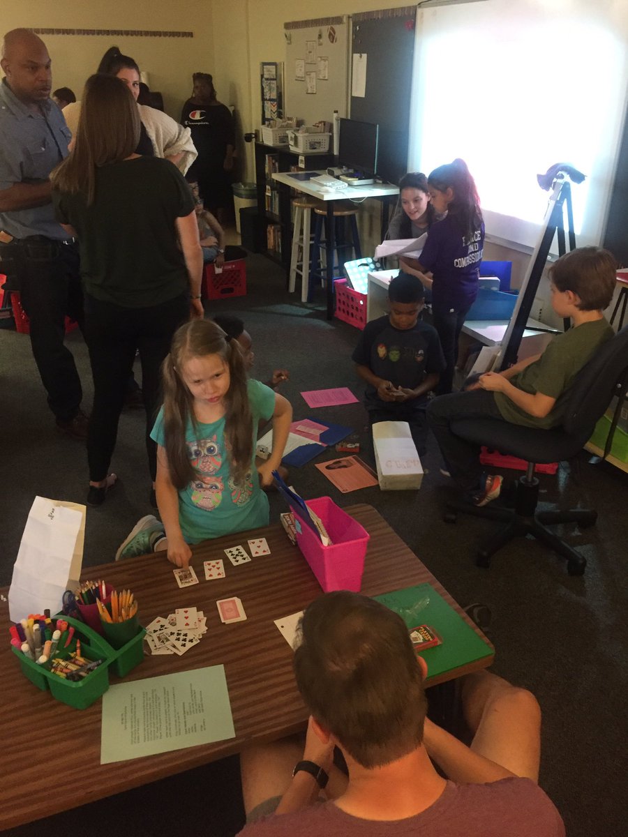 MsWDWEClass's tweet photo. Amazing turn out tonight for curriculum night! Thank you parents and students for playing and learning Math games! We also loved engaging in conversation around our books and reading life! https://t.co/TOvVyKX0mb