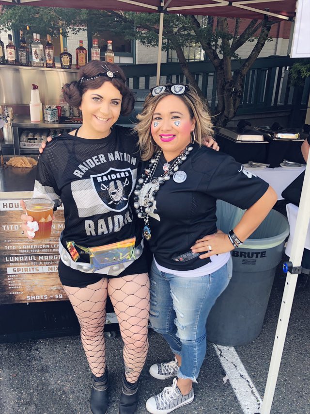 JenaMidgetMarie's tweet photo. Raider Nation on location ☠️☠️ #Seattle #NWRBC https://t.co/bpfjQxwzcB