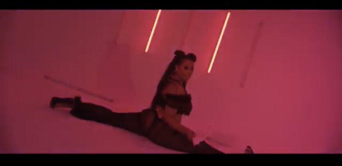 CynMoments's tweet photo. These screens from the video >>>> https://t.co/OPNBrAA8JP