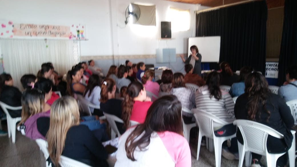AlbertiRegion15's tweet photo. ABC padres EP N 1 un espacio para dialogar y proponer mejoras en la educación de los niños. Gracias por la participación!!!@JefaturaR15 @BAeducacion @15Alberti https://t.co/CubXPAvxoR
