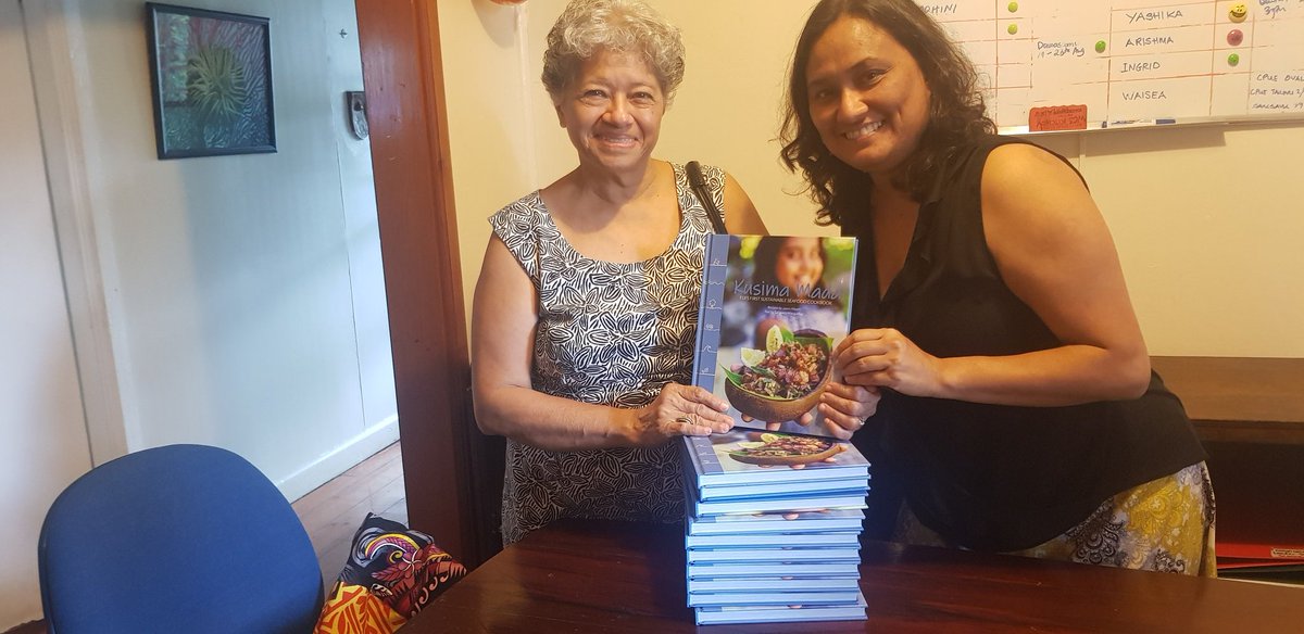 wcsfiji's tweet image. Thank you Dr. Claire Slatter for visiting us this week to purchase a box of Kusima Mada from us!
To buy a copy of the super fast selling cookbook, email us on infofiji@wcs.org or phone: 3315174
#sustainablecookbook
#kusima
#promotingsustainablefisheries