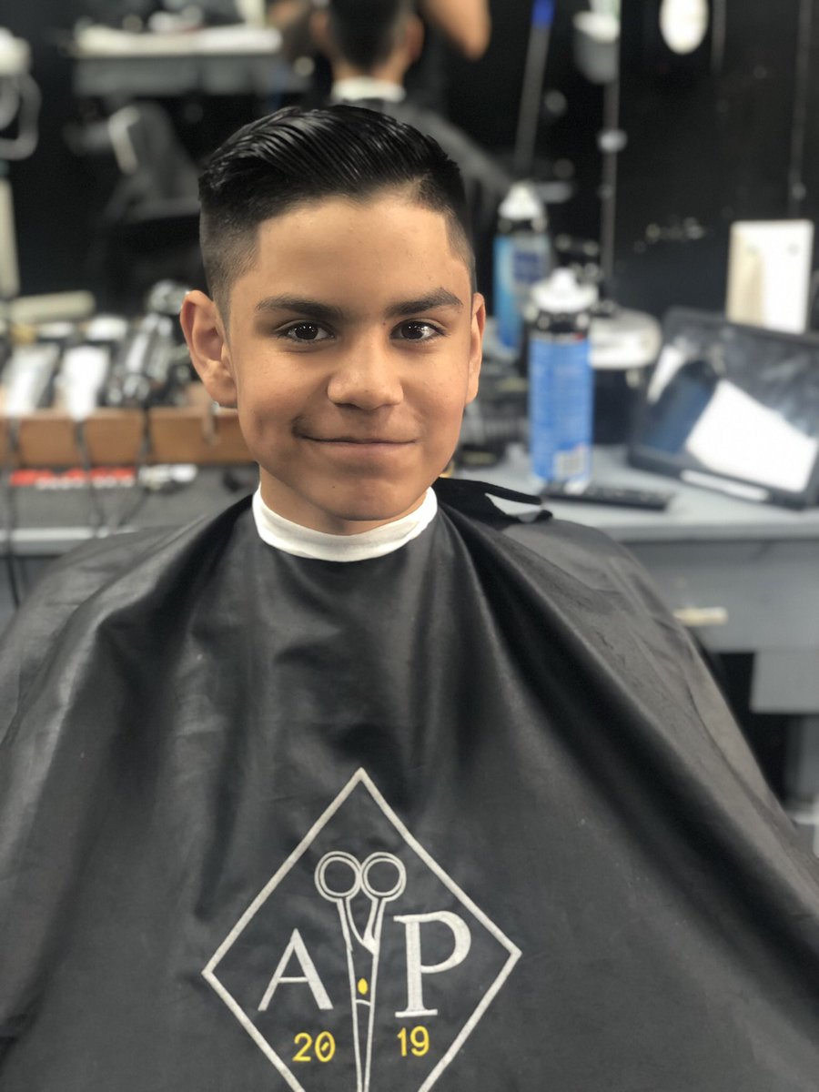 ALL_ProCutz's tweet photo. Keeping the kiddos fresh is a must! 🔥🔥🔥💈💈💈 #kidshaircuts #dfwbarbers #fades #trim #barbers #barberlife #ThursdayMotivation #MotivationChallenge #barbershopconnect #allprocutzbarbershop https://t.co/aUlmcPfD0c