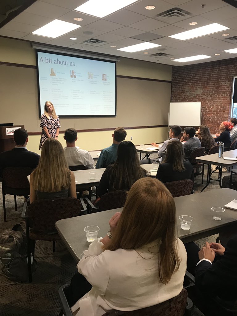DavidsonCareers's tweet photo. Full-house ๐ for the @McKinsey Employer Meet-Up tonight! These students arenโt wasting anytime the first week back to school #networkearly #networkoften https://t.co/zEKAOMtJiv