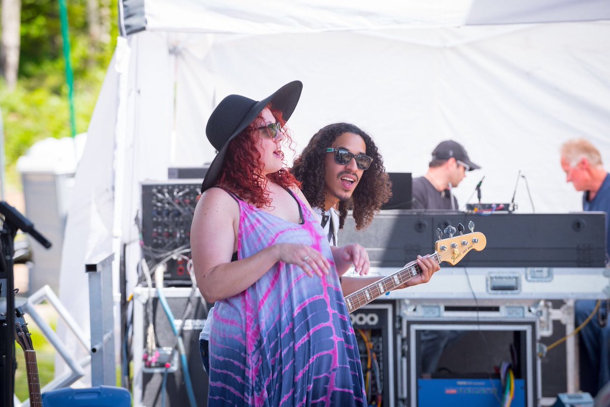 HawthorneRoots's tweet photo. #tbt to Targhee Fest this summer. Such a great #festival full of amazing female performers. And this #silly #bassface 😂⠀
Photo: @lindseyhove_takes_photos 
#hawthorneroots #rootstour #rootsrock #rockband #classicrock #poprock #rockmusic #livemusic #originalmusic #original #music https://t.co/FiKduRXeLh