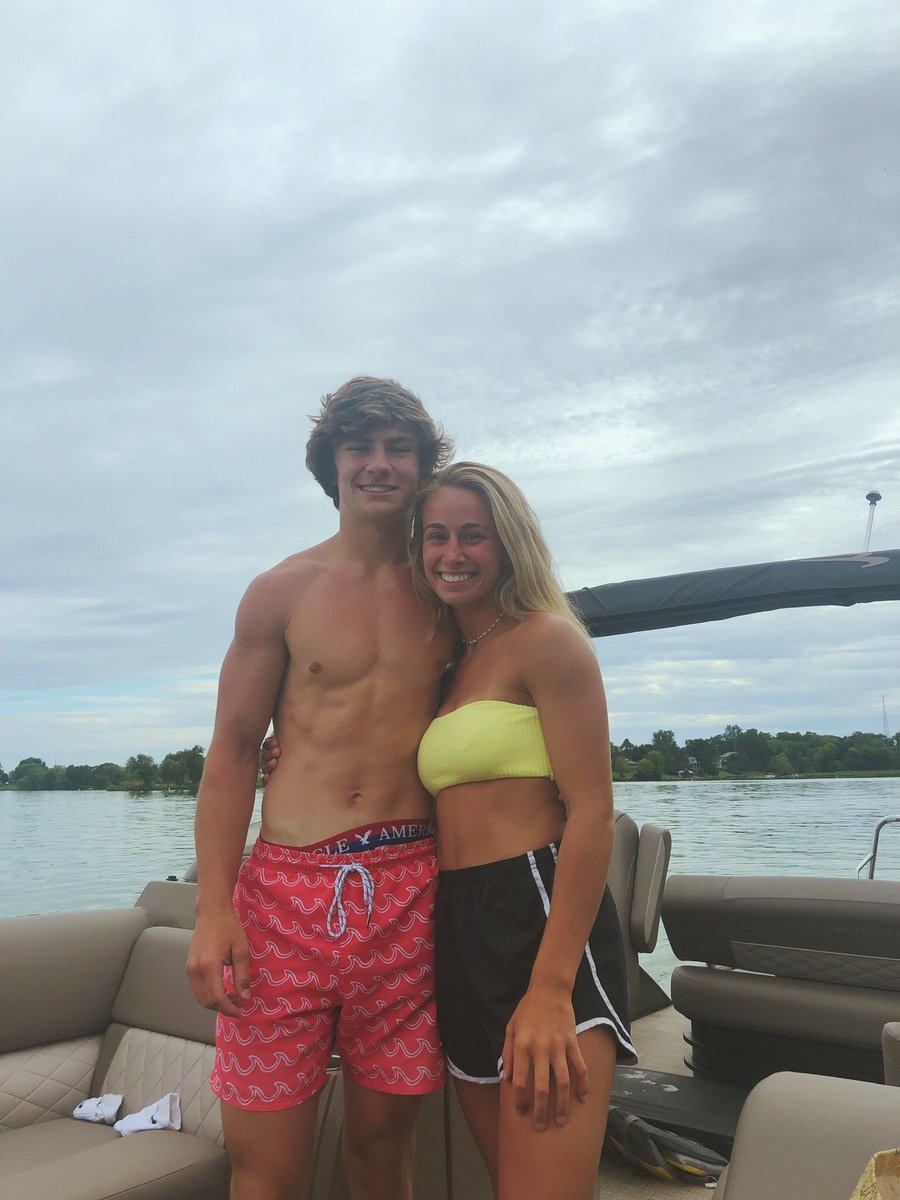 ryaanshaun's tweet photo. Happy birthday to my forever!! Sending my biggest XO’s from Athens all the way to Champaign, cheers to 18 babe!!Party hard tonight, i look forward to spending a lifetime worth of birthdays with you!! See you soon!!! I love you so much❤️ @Chris_0Donnell https://t.co/RgMYG8lDZI