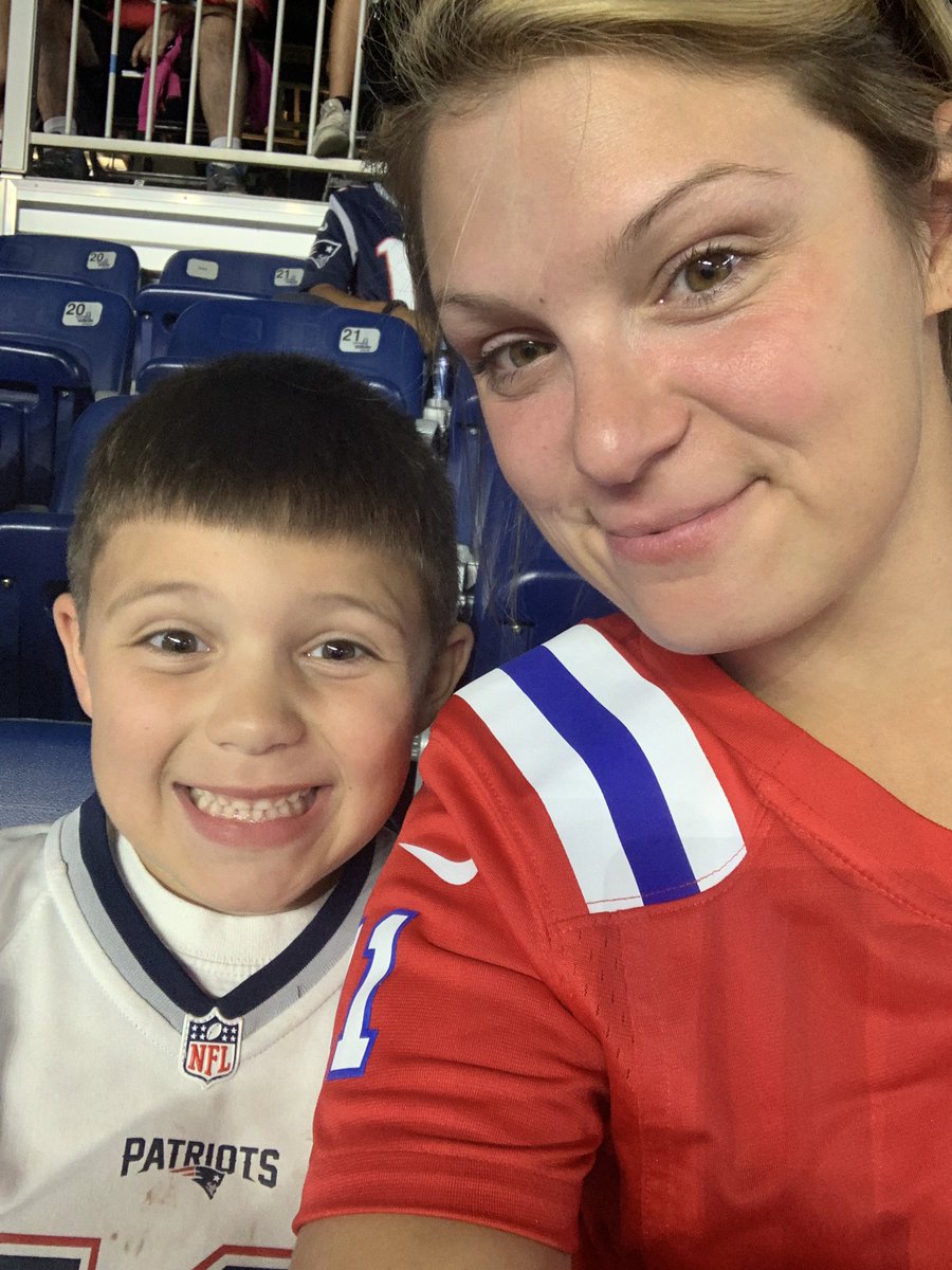 MatthewsJ27's tweet image. Jackson’s first pats game! #nepats #patriots