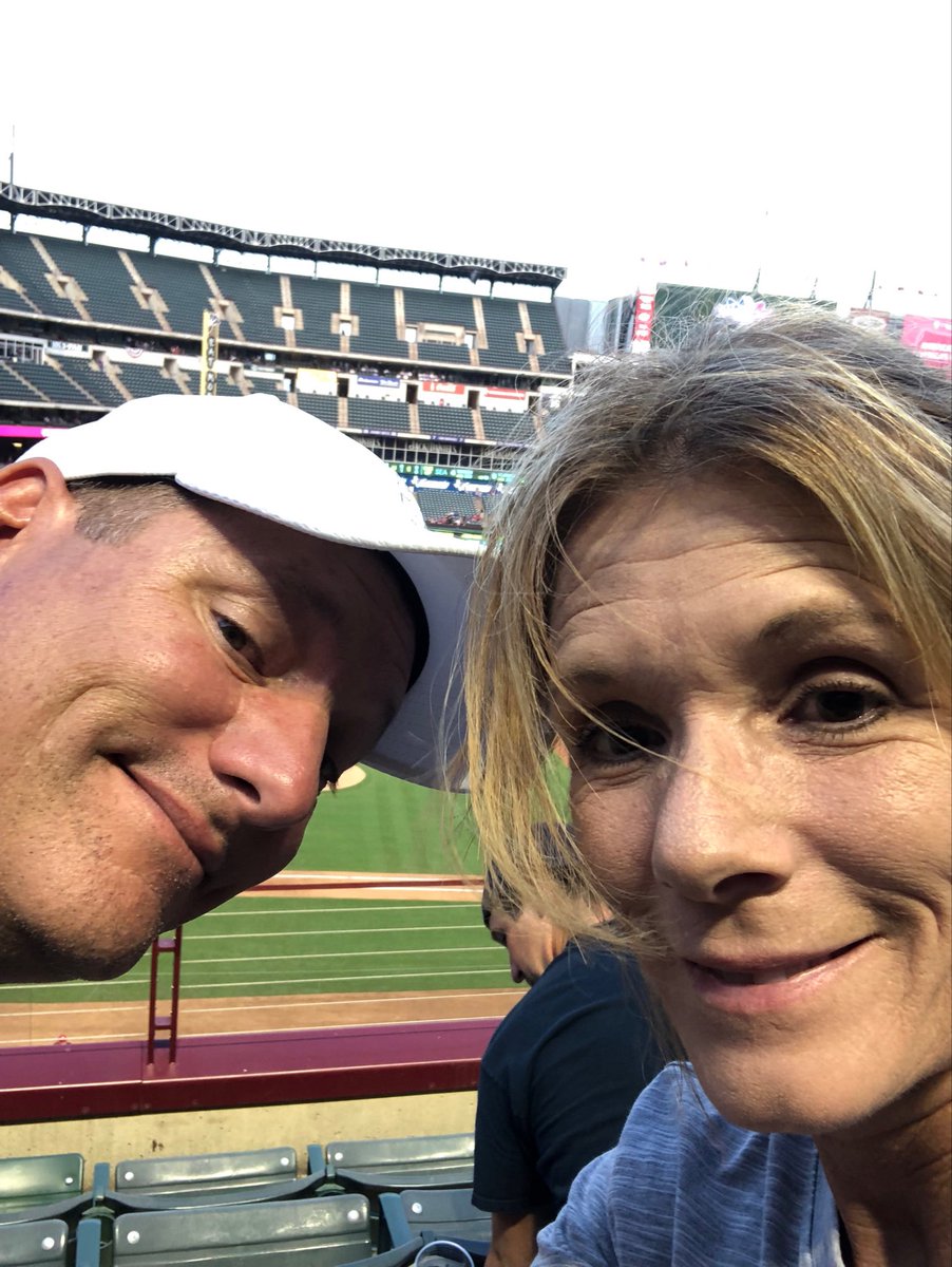 kmgoodsp's tweet image. ⁦⁩ We’reGiants fans from SoCal who came all the way to Arlington to see ⁦@hunterpence⁩.  Where are you?  #PenceMethod ⁦@TexasRangersHQ⁩