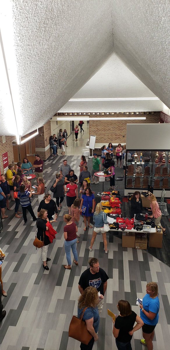 HixJen's tweet image. 7th and 8th Grade Curriculum Night is underway.  #thatsrotolo #101alag