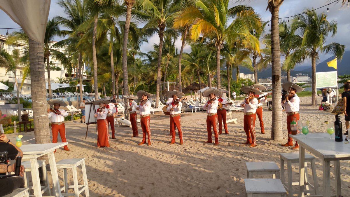 ajpinedam's tweet image. What a way to start a conference!    Mariachis at the Beach !! To the @PyLatam organizers: this was awesome!  Thanks.
#PuertoVallarta #PyConLatam19