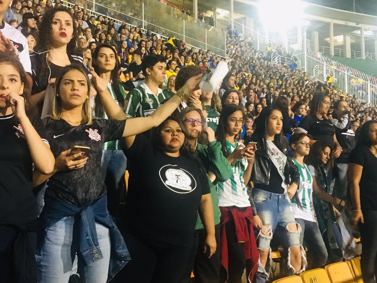 Palmeiras x Corinthians torcendo juntos? Pode isso, Arnaldo??

Claro que pode, haha. As minas do @MFVerDonnas e @MAlvinegras se juntaram aqui no Paca e estão apoiando a Seleção Feminina. 

#SelecaoBrasileira #SelecaoFeminina #BRAxARG #UberCup