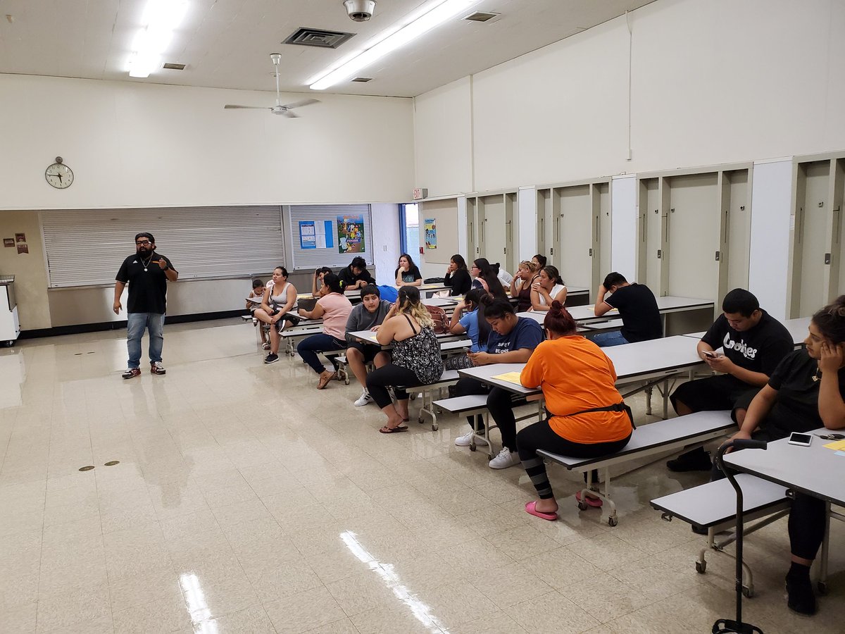 A packed house at Santana's Orientation.  We want to welcome our new students and parents to Santana High School!  #StructureSupportSuccess #WeAreRUSD #Santanathrives <a href="/RowlandSchools/">Rowland Schools</a> <a href="/Santana_Eagles/">Santana Eagles</a> @SantanaEmpowerment