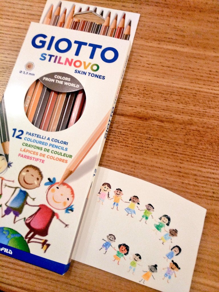 どんぐりこ 色んな肌色の色鉛筆を衝動買いして 落書き 肌色って本当に色々あるな 昔のいわゆる はだいろ は今はうすだいだい 小さい頃 この はだいろ だと くんの肌は塗れないなあって悩んだことを思い出したり