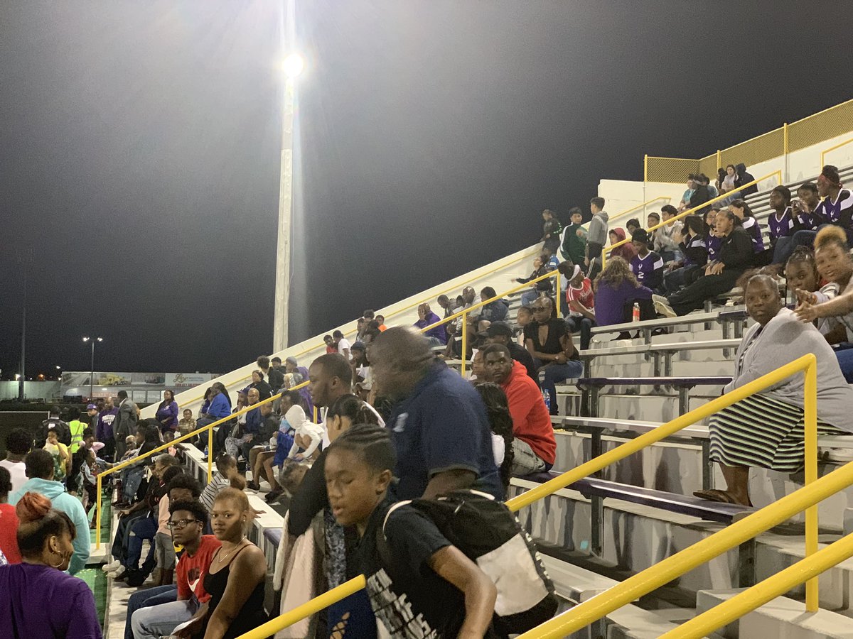 phsathleticsdep's tweet photo. So great to see all the #Phoenixfans in the stands tonight ❗️ https://t.co/6B447cOvPQ