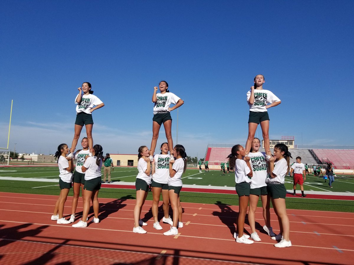 cheer_ems's tweet photo. It was a great day to showcase our EMS Cheer Squad at the REDSKIN RUMBLE! Excited to watch ALL Fall Athletes at EMS, SRMS & LHS! #emscheer #warriorway #strongertogether https://t.co/P3Y8ltKzIK