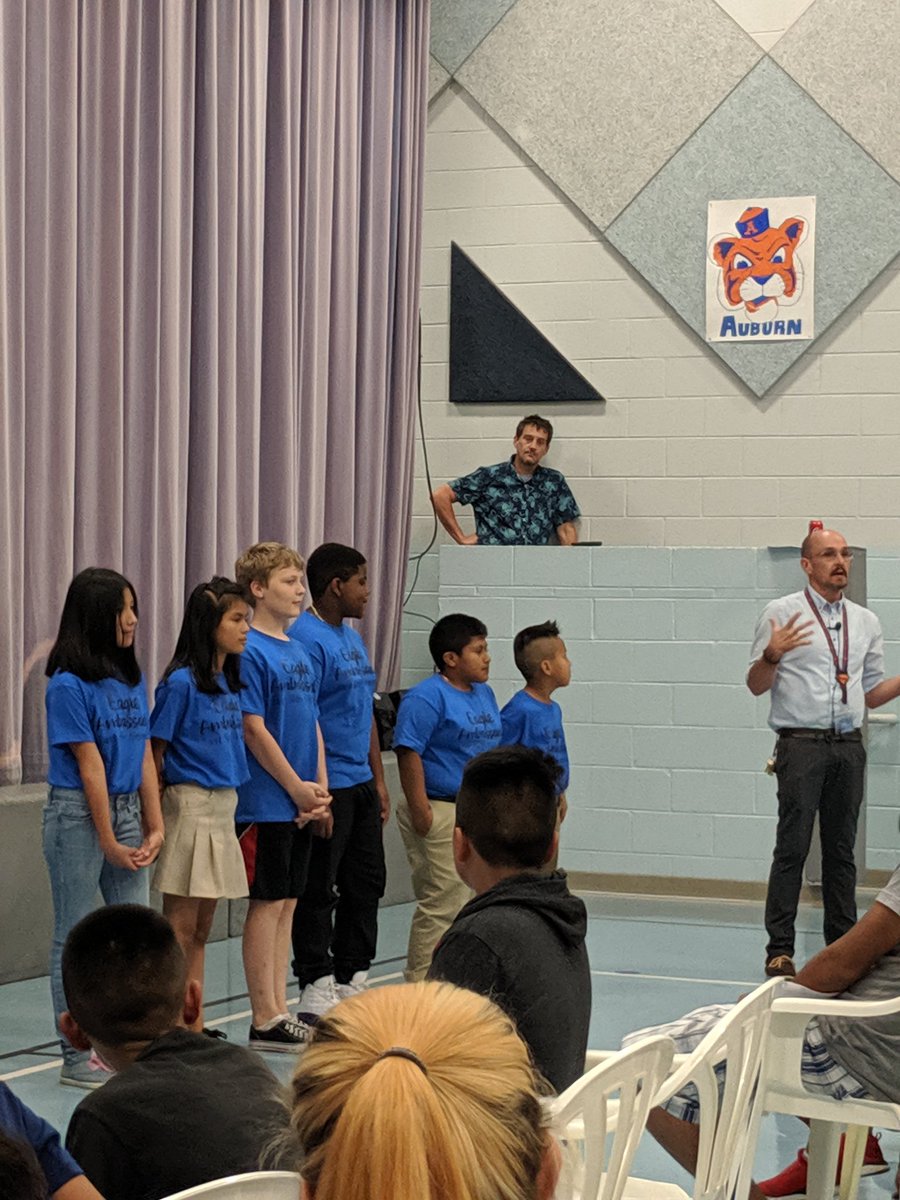 EastSideHCDE's tweet photo. We had an amazing turnout for Open House tonight! #WeAREtheVillage #ExpectExcellence #EastSideRocks https://t.co/oONanUGXKN