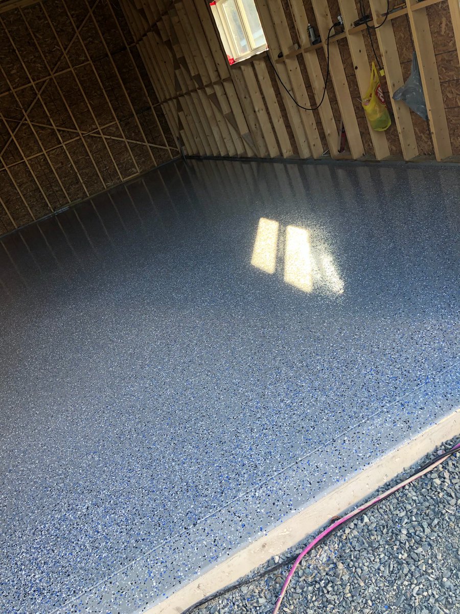 NL_Painters's tweet image. It’s always nice when your Benjamin Moore sales rep shows up and helps you apply their products.  Thanks for the hand Ian. We use nothing but the best Epoxy.  Corotech from Benjamin Moore available from The Paint Shop.  For all your renovation needs.  realrenosplus.ca