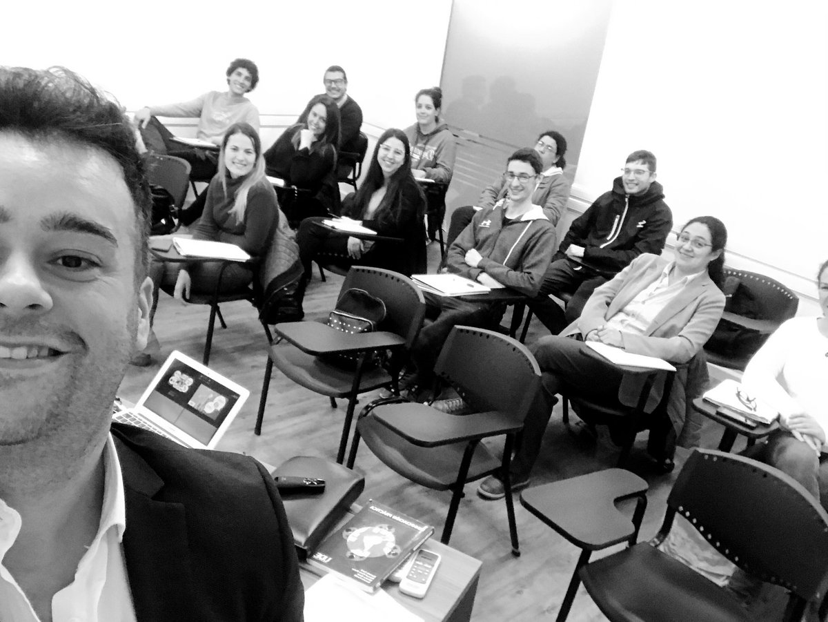 Hoy comenzamos un nuevo semestre en <a href="/UDE_Oficial/">UDE</a> Punta del Este iniciando el curso sobre “Habilidades de Negociación”, un grupo excelente ¡Compartiremos en este tiempo muchos conocimientos nuevos! ¡Bienvenidos chicos! #UdeNegociación