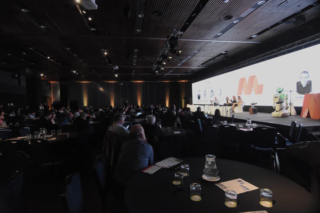 Walmart__Chile's tweet photo. Hoy nuestra VP de RRHH de Walmart Chile @denissegoldfarb Goldfarb, formó parte del panel de discusión: “Cultura... ese bendito ingrediente que no se compra”, una de las conversaciones que se llevaron a cabo en este primer día de #InnovaSummit2019 https://t.co/iIq2CWAtNK