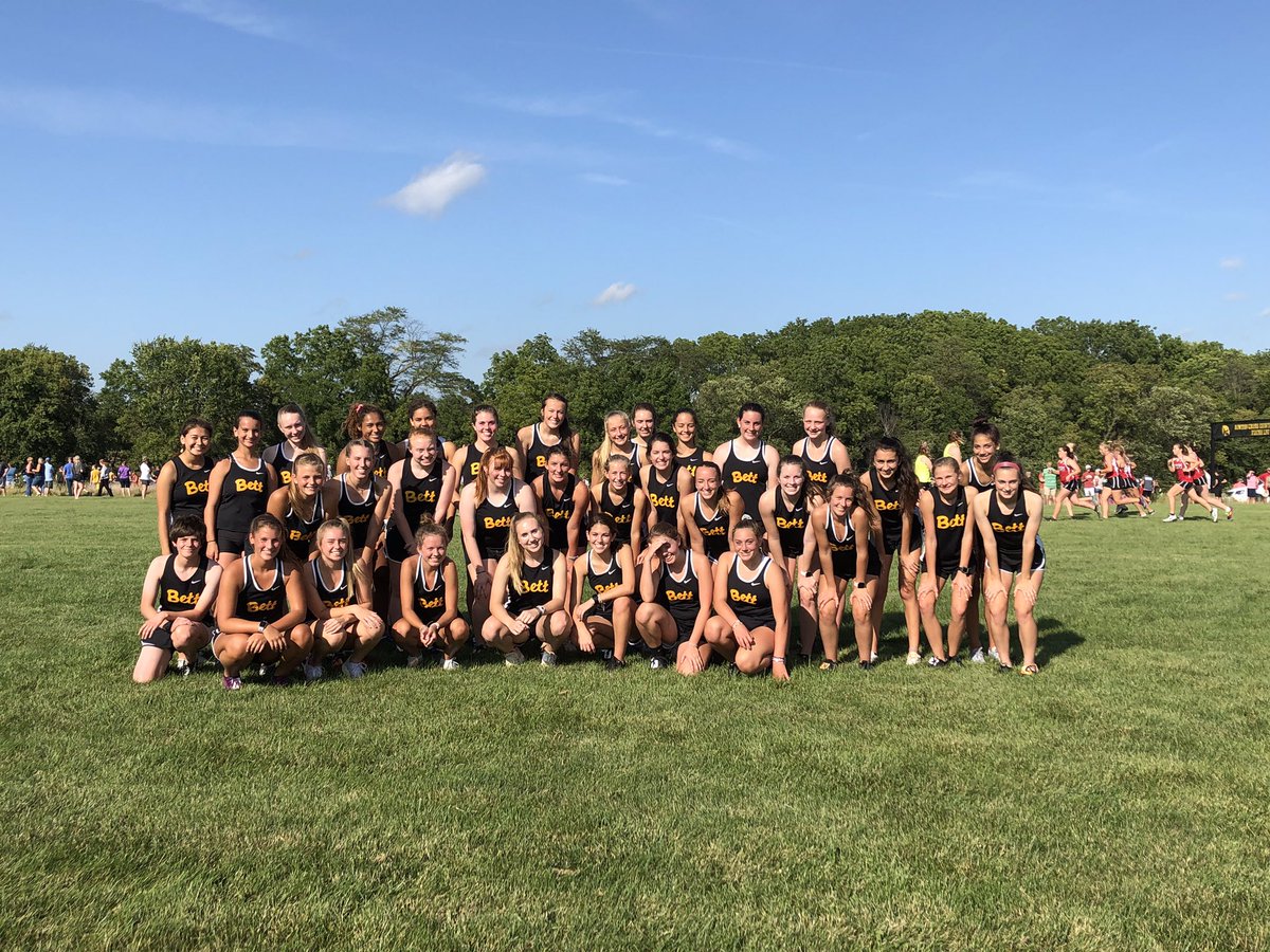 bettTFXC's tweet photo. Looking strong in our first meet. Ashlyn wins the JV race to lead team to a second place  by one point. Varsity places four in the top 10 to win Iowa City West Early Bird. #acceleratordown #firststep https://t.co/j0vOovFtiq
