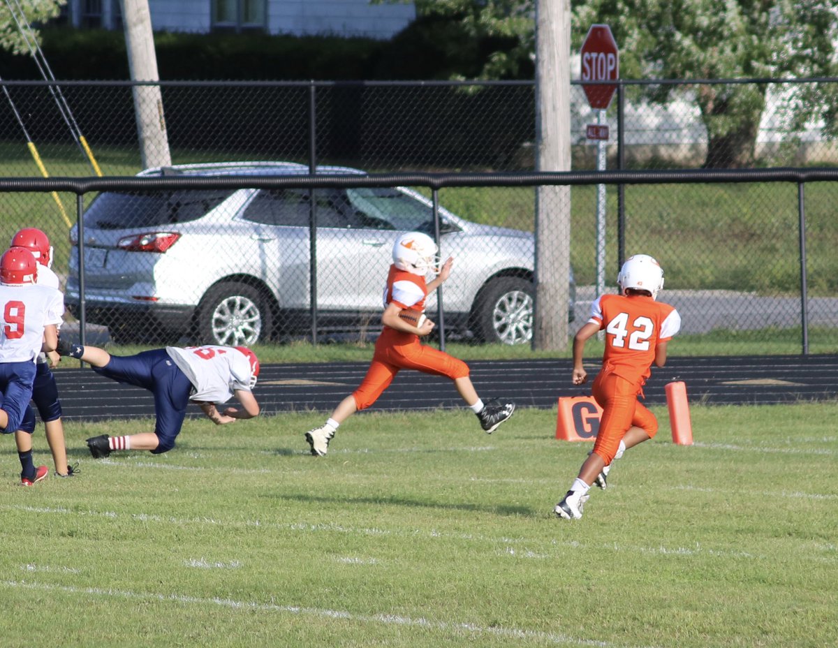 tzachary3's tweet photo. #88 Isayah Zachary going in for the touchdown! He loves the game. https://t.co/pGVJH0m8mM