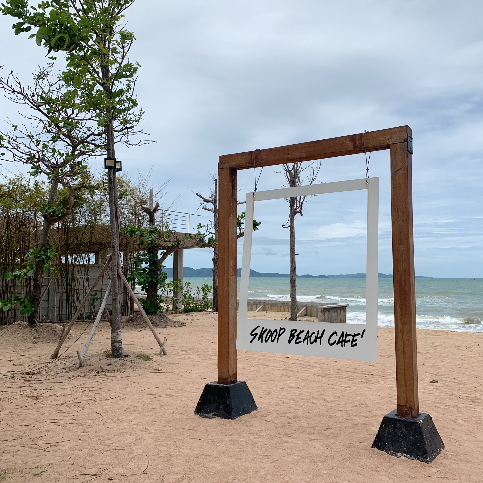 80203 on Twitter: "Skoop beach cafe pattaya เข้าตรงซอยโรงแรมยูพัทยา ร้านเล็กๆแต่พื้นที่กว้าง มีมุมถ่ายรูปเยอะ แนะนำให้ไปช่วงเย็นๆรับลมทะเล กลางวันค่อนข้างร้อน เราสั่งเมนู mix berry ice tea 125 บาท เย็น สดชื่น แนะนำค่ะ #รีวิวพัทยา #อร่อยไปแดก #รีวิว ...